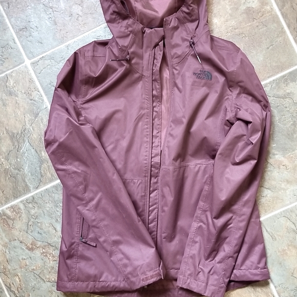 The North Face Windbreaker NWT - Picture 2 of 3
